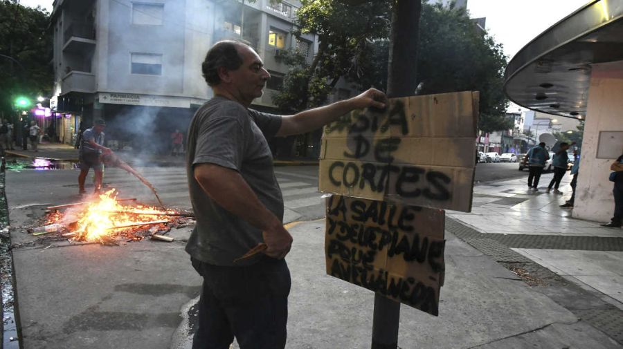 Más de 115.000 usuarios sin luz en CABA y el conurbano bonaerense 20230315