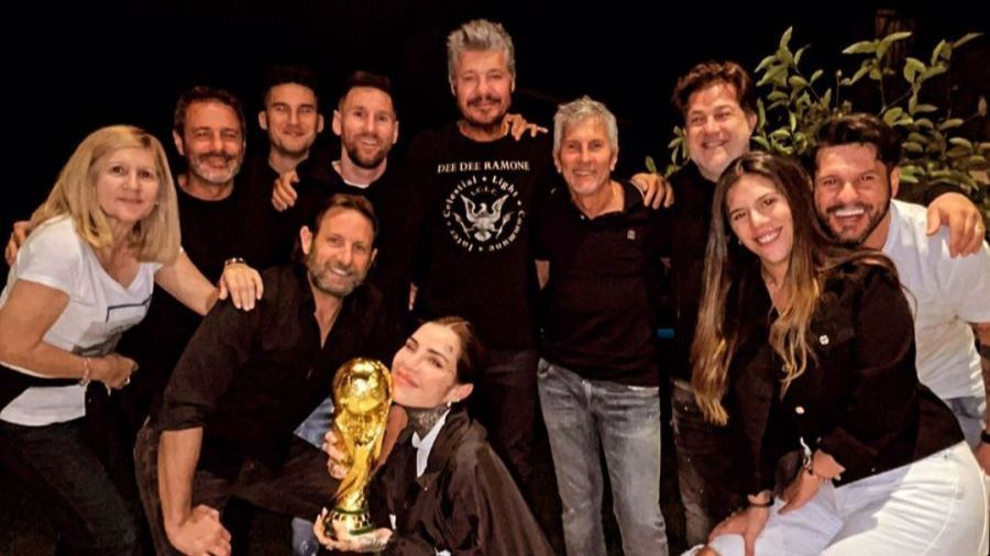 Lionel Messi con la familia Tinelli