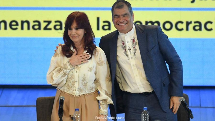 Nostalgia por la Patria Grande. Rafael Correa junto a Cristina Kirchner