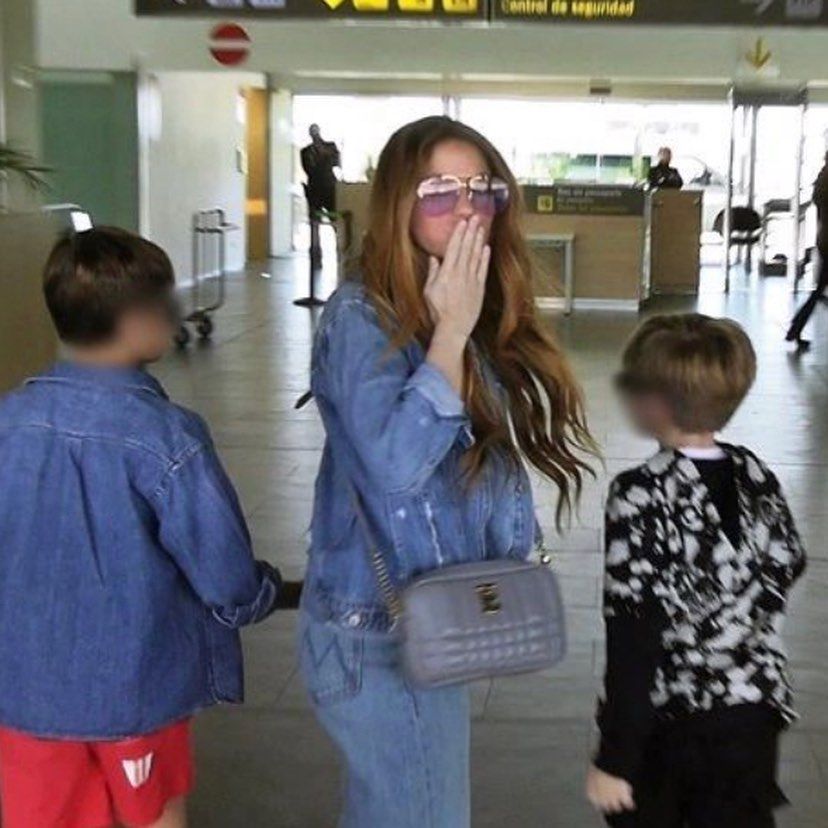 Shakira dejó España con hijos y padres, para radicarse en Miami: 