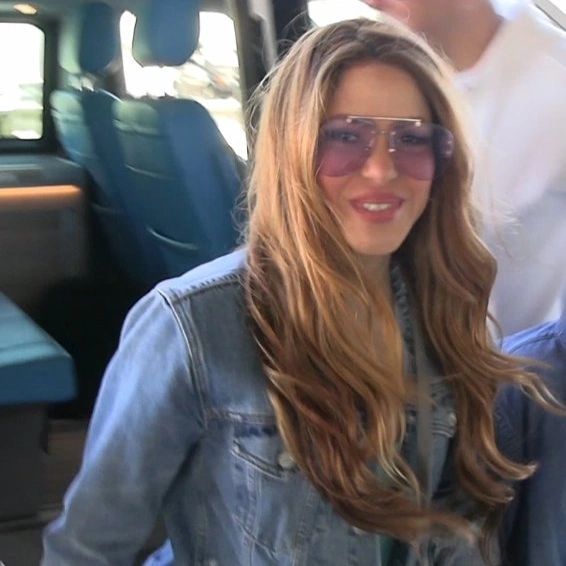 Shakira dejó España con hijos y padres, para radicarse en Miami: 