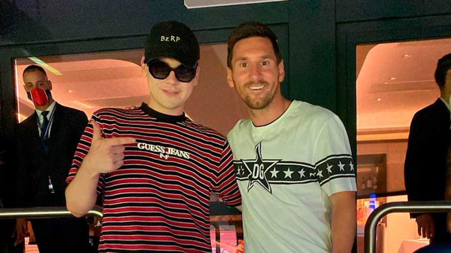 Bizarrap logró su foto con Lionel Messi en París.