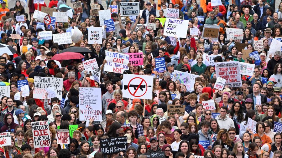 Fotogaleria Manifestantes anti-armas protestan en el Capitolio de Tennessee por leyes de armas más estrictas en Nashville, Tennessee