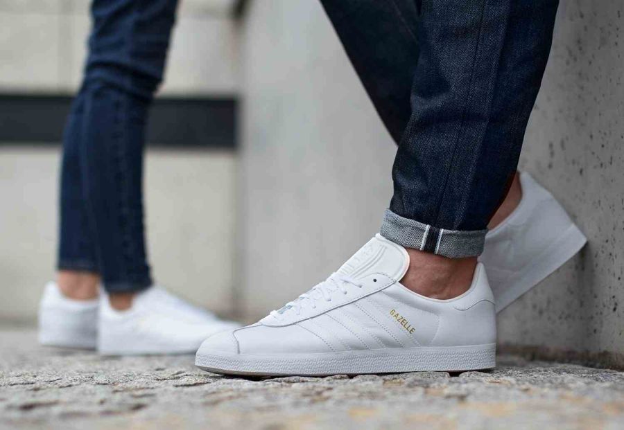 En clave zapatillas: las blancas están de moda