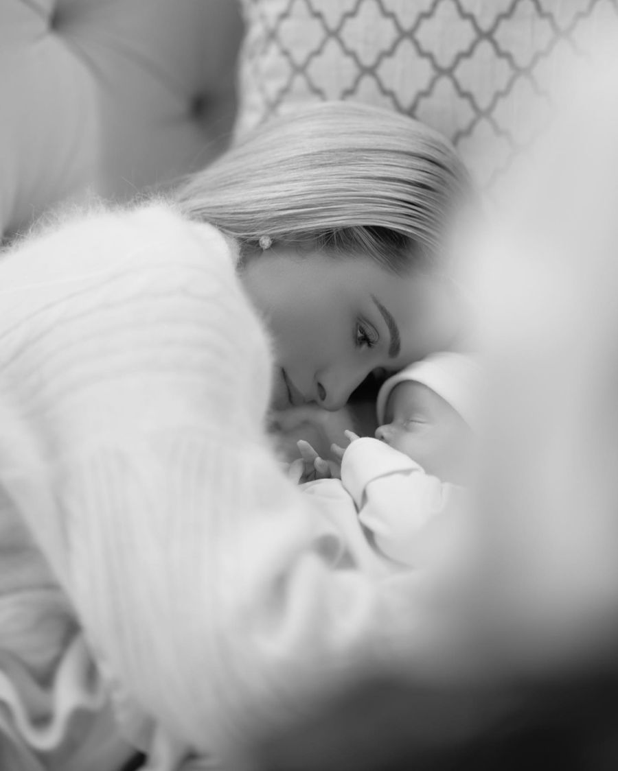 Paris Hilton compartió nuevas imágenes de su hijo: 