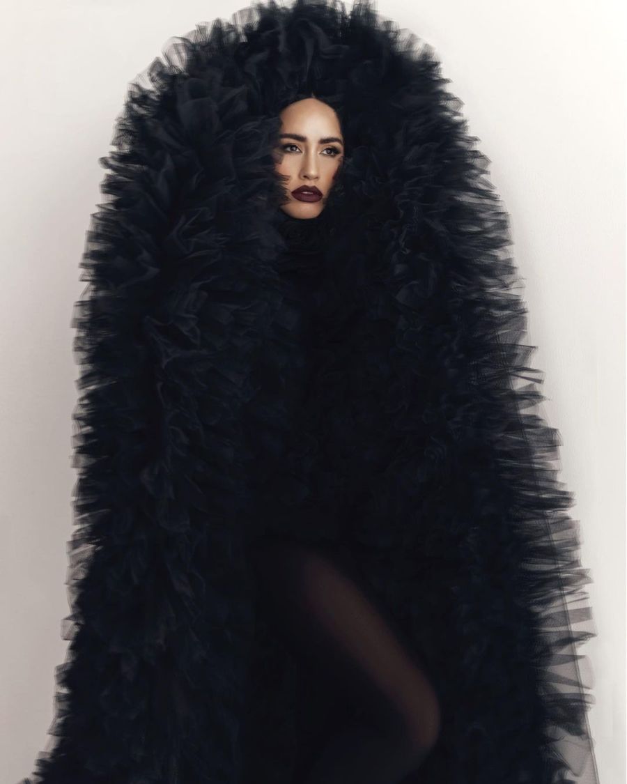 Lali Espósito puso de pies a cabeza a Instagram con sus extravagantes Total black looks