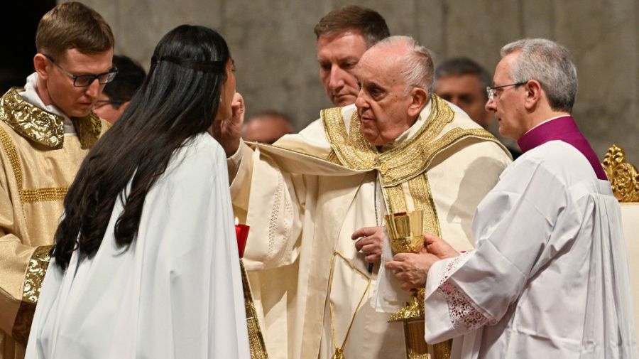 El Papa Francisco, en la celebración de la Vigilia Pascual.