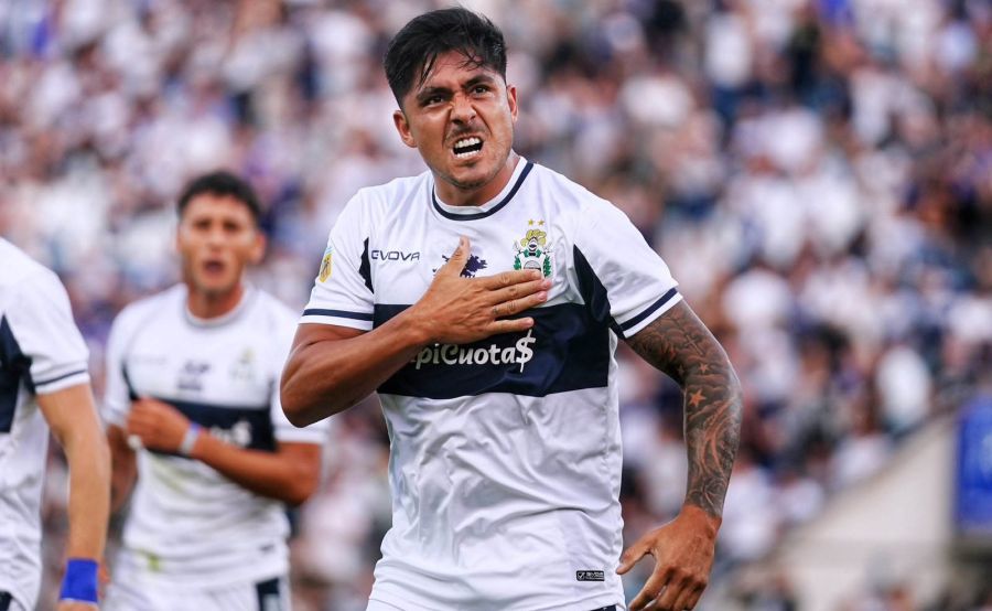 Gimnasia venció 3-1 a Racing en el Bosque.