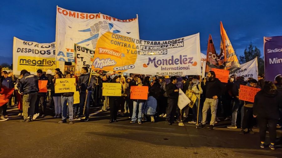 20230413 Protesta en la Autopista Panamericana de trabajadores de Mondelez.