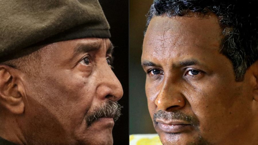 El comandante en jefe Abdel Fattah al-Burhan, y el jefe de las fuerzas paramilitares, Hamdan Daglo (Hemedti): las dos caras del salvajismo que sufre Sudan.