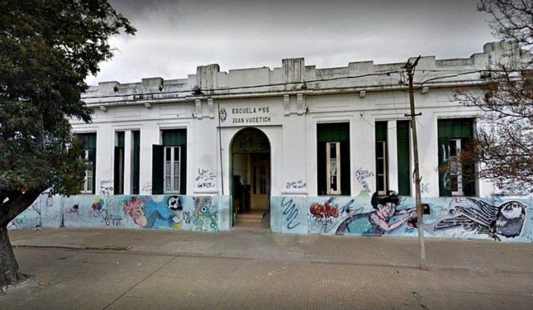 Un alumno asistió armado en una escuela de La Plata 20230417