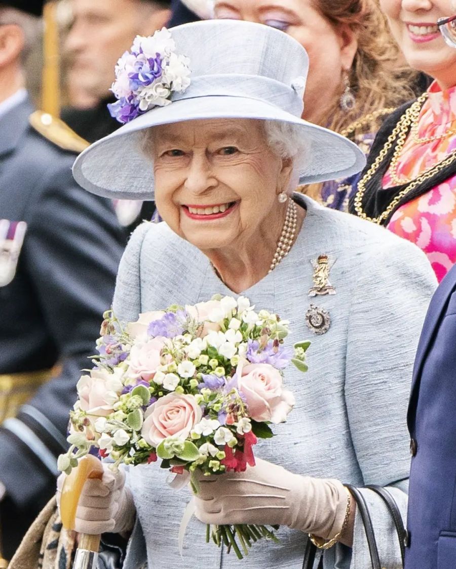 En el día que la Reina Isabel II cumpliría 97 años, se conoció una foto inédita con sus bisnietos