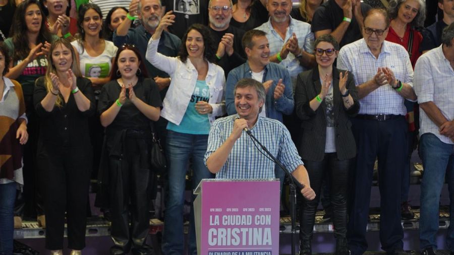 Máximo Kirchner anunció en Ferro que Cristina hablará en el Teatro Argentino.
