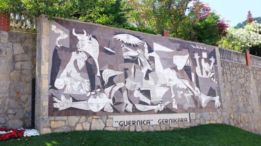 Guernica en el Páis Vasco 20230425