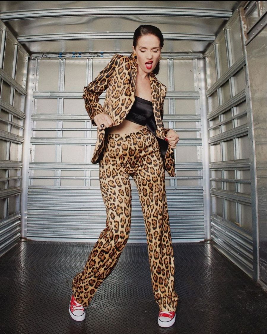 Natalia Oreiro con su salvaje look en animal print