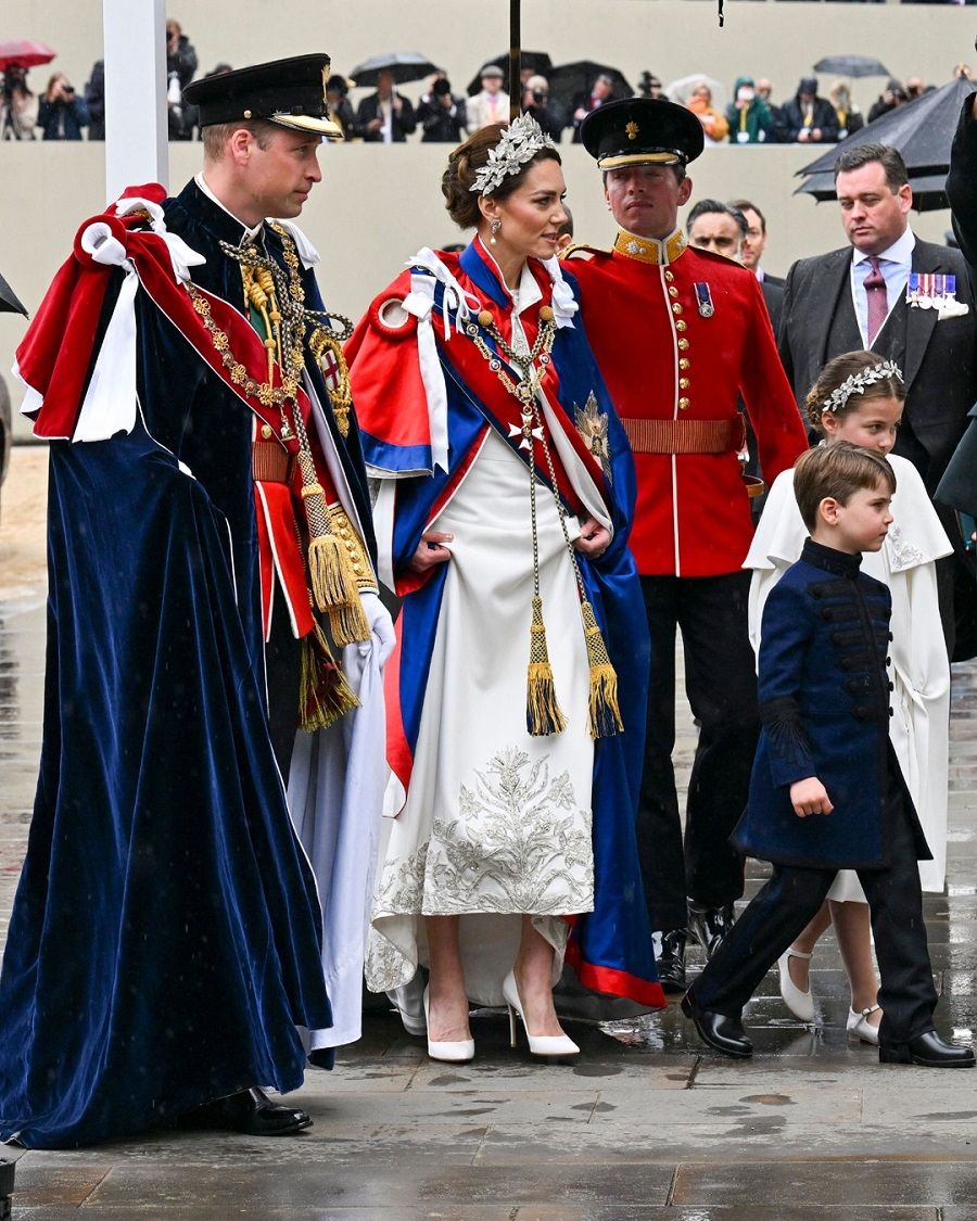 Coronación de Carlos III: Kate Middleton marcó tendencia con un look súper protocolar