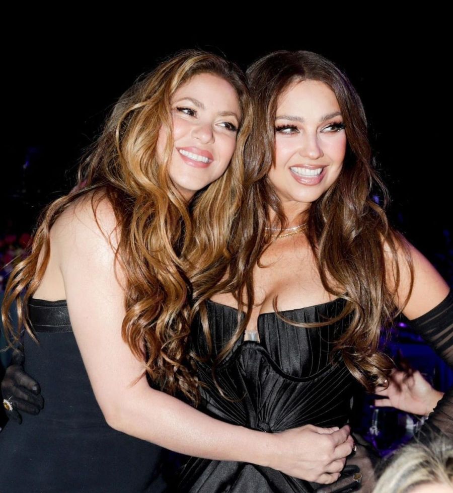 El impensado saludo entre Thalía y Shakira que le da la vuelta al mundo: “Te quiero amiga bella”