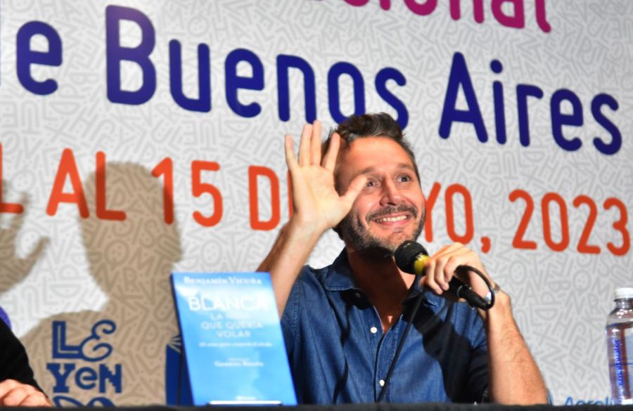 Benjamín Vicuña presented his book at the Book Fair