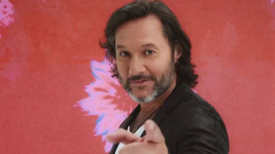 Diego Torres launched It Looks Like a Lie