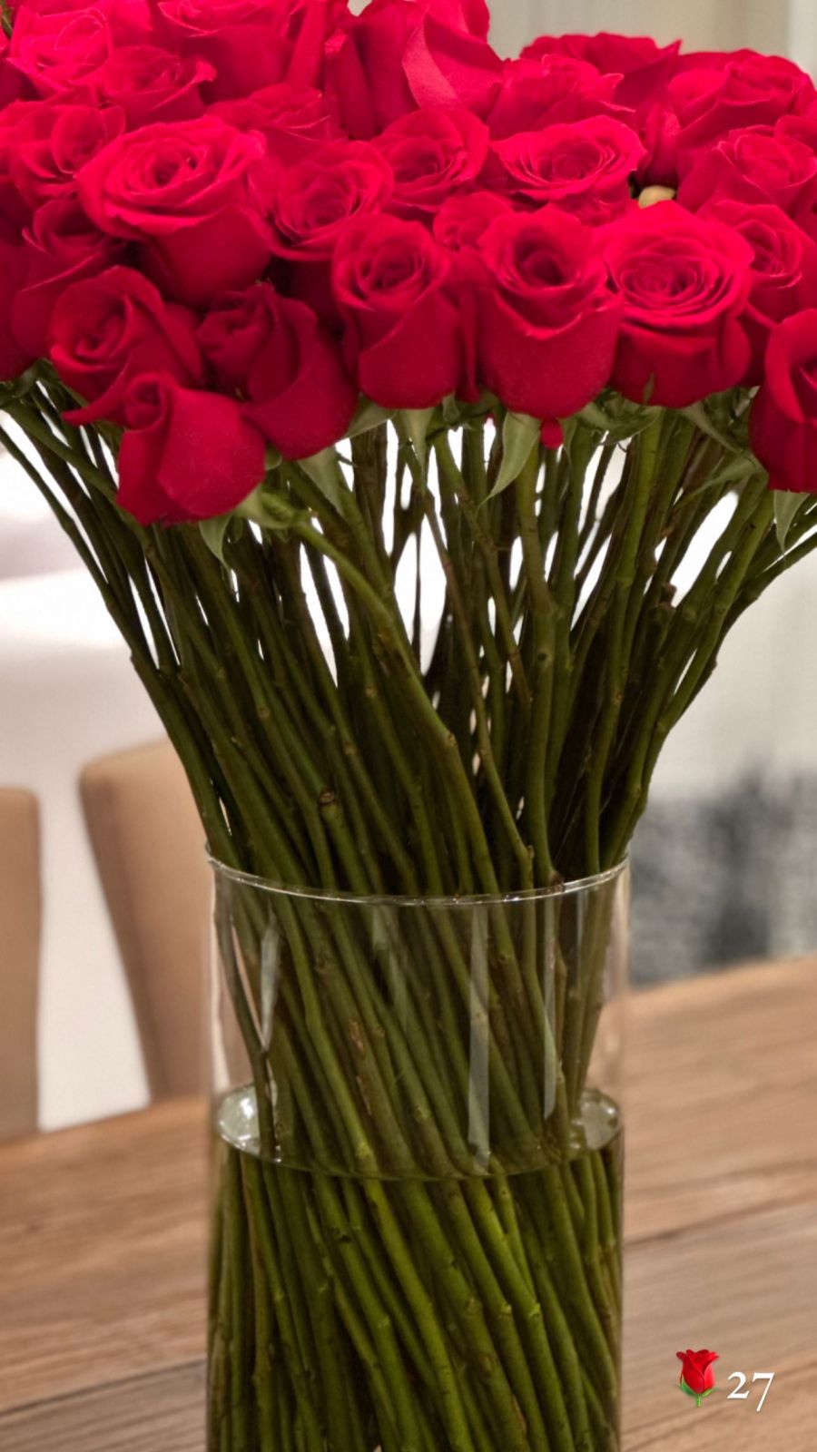 El mensaje oculto detrás del enorme ramo de rosas que Wanda Nara recibió: “Me parece mentira”