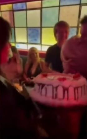 Wanda Nara y la torta de cumpleaños