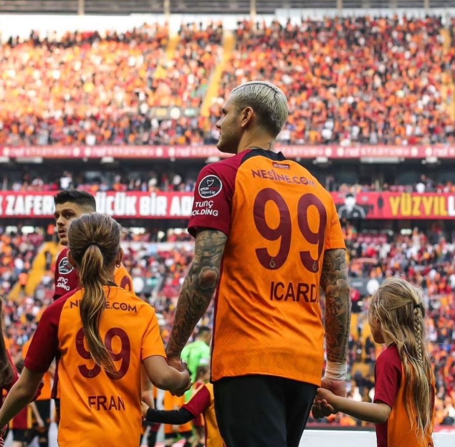 Mauro Icardi recibió una emotiva sorpresa de parte de sus hijas luego de salir campeón con el Galatasaray
