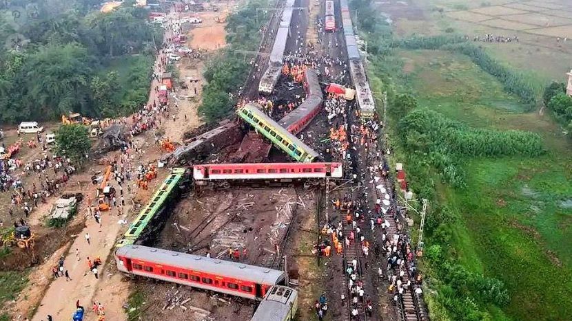 La imagen aérea del choque de trenes en China: una de las peores catástrofes ferroviarias de la historia.