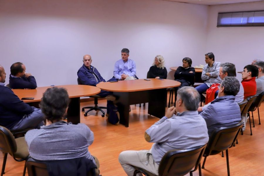 Durante la recorrida, Grindetti compartió un encuentro con la Federación Porcina de Buenos Aires para conocer la realidad del sector