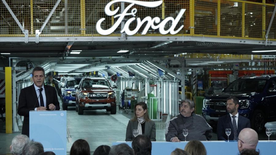Sergio Massa acompaña la inversión de Ford en Argentina
