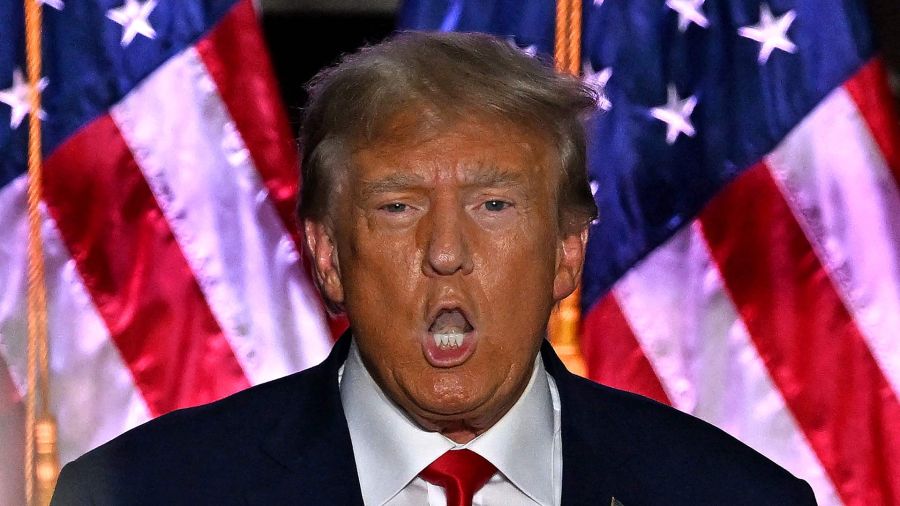 Fotogaleria El expresidente estadounidense Donald Trump llega para pronunciar un discurso en el Trump National Golf Club Bedminster en Bedminster, Nueva Jersey