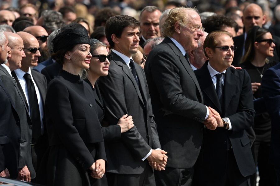 Los hijos de Silvio Berlusconi en su funeral