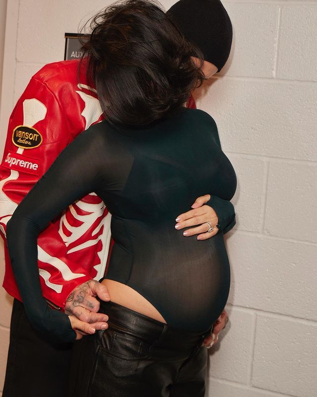 Kourtney Kardashian mostró su pancita de embarazada tras confirmar que espera un hijo con Travis Barker 