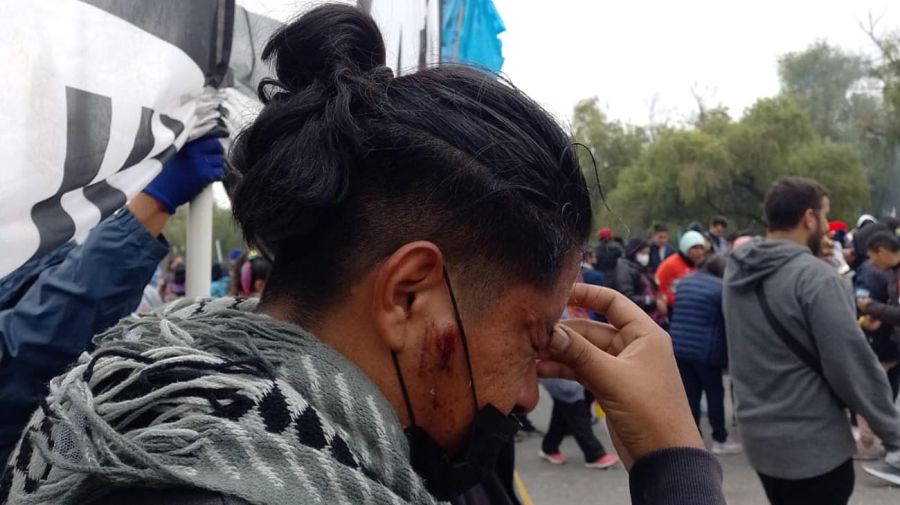 Disturbios frente a la legislatura en Jujuy