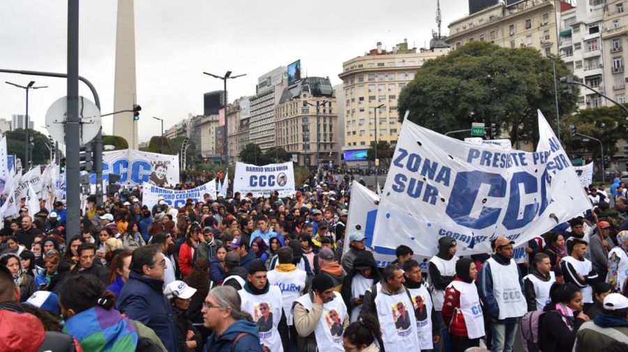 Marcha de gremios y organizaciones sociales a la casa de Jujuy