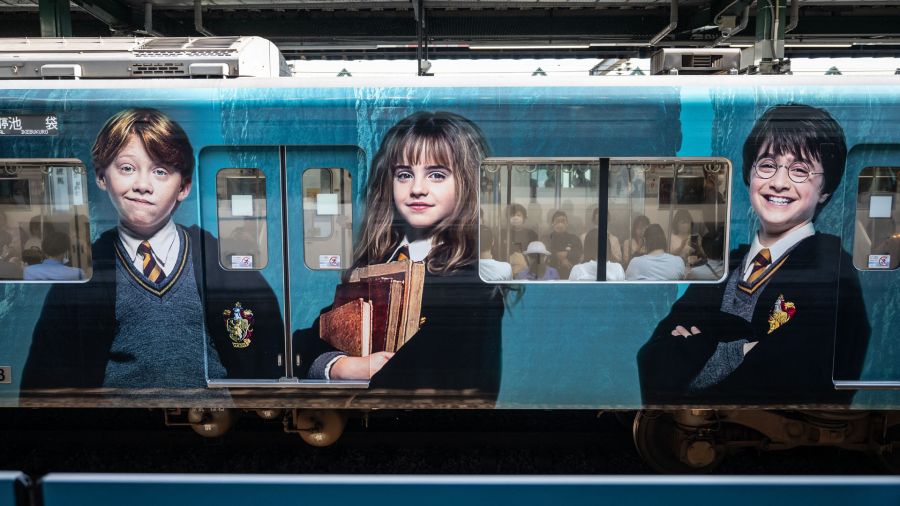Fotogaleria Un tren adornado con personajes de Harry Potter en la estación de Nerima, cerca del parque temático 
