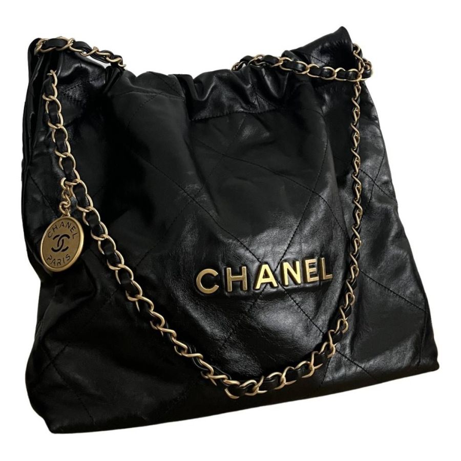 La exclusiva cartera Chanel de Tini Stoessel 