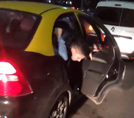 El divertido blooper de Marcos Ginocchio y El Cone “en situación de taxi”