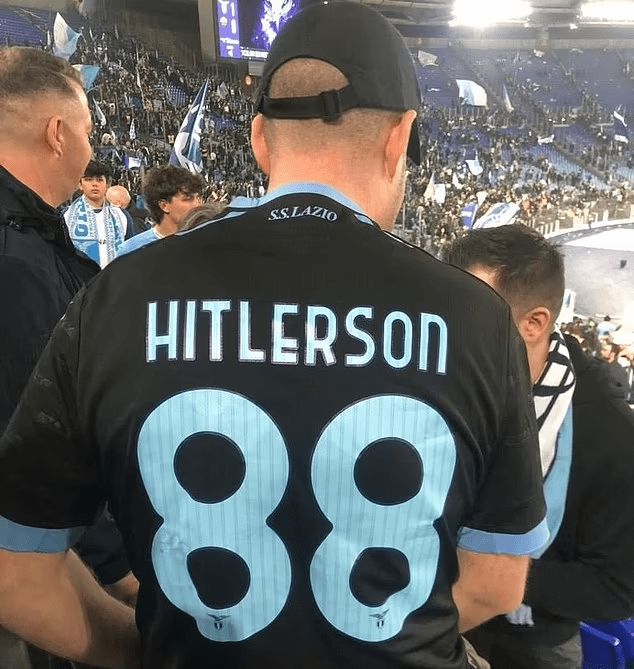 La polémica camiseta de un hincha de la Lazio