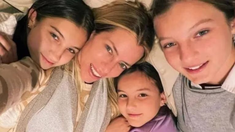 Nicole Neumann y sus hijas