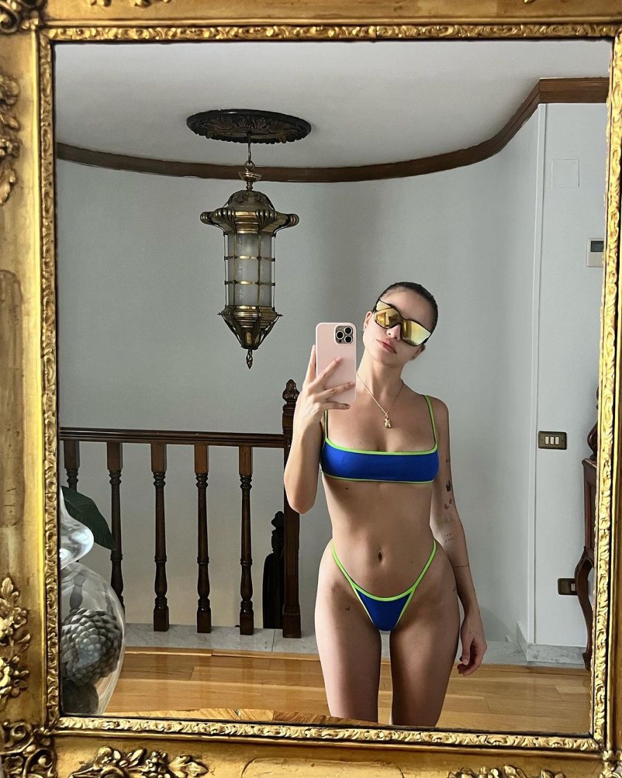 Emilia Mernes paralizó Madrid con un bikini ultra cavado: “Día de princesas”