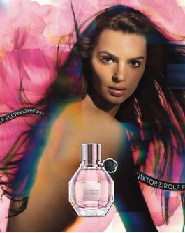 Emily Ratajkowski y su perfume favorito, Flowerbomb