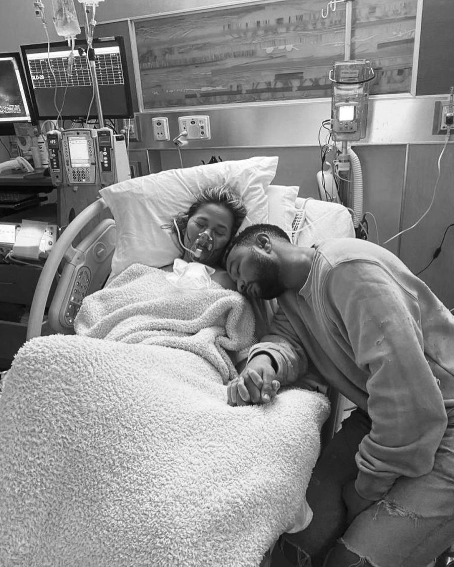 John Legend y Chrissy Teigen son padres por cuarta vez: la triste historia que no sabías