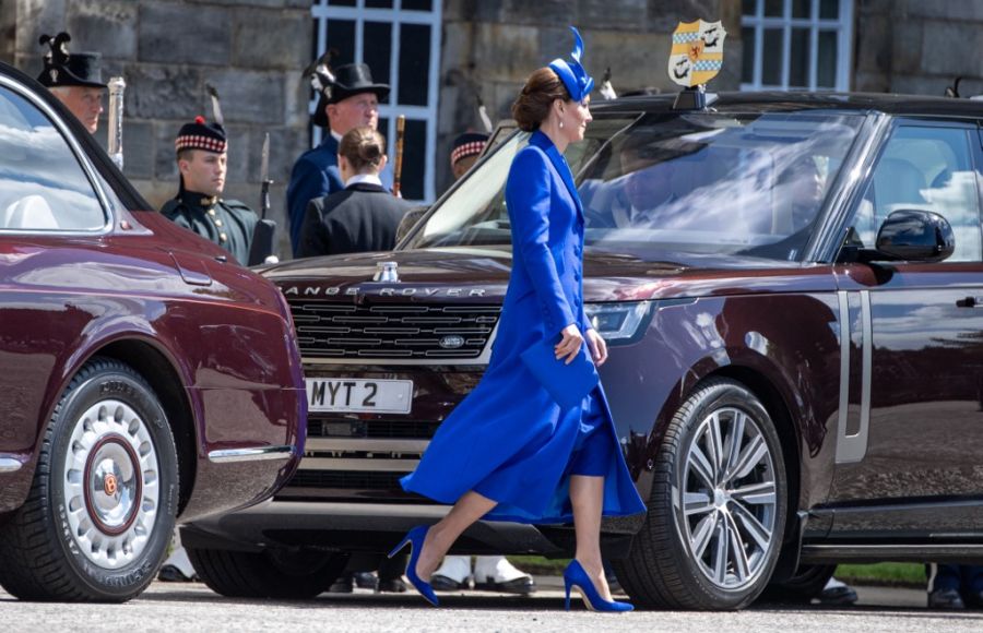 Con un guiño a Lady Di, Kate Middleton llama la atención en la segunda coronación de Carlos III en Escocia