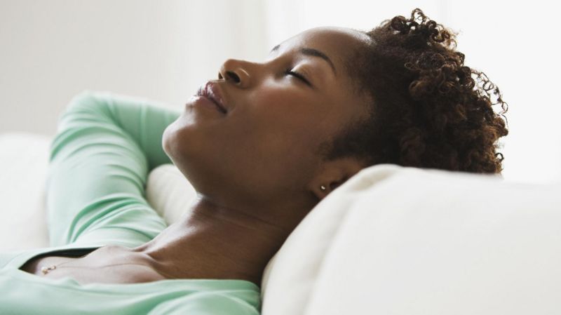 Por qué dormir una siesta mejora la salud