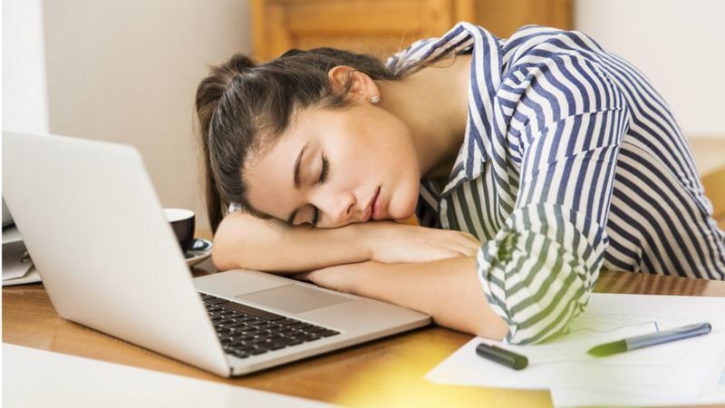 Por qué dormir una siesta mejora la salud