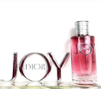 Descubre la esencia exclusiva que envuelve a Jennifer Lawrence en Joy de Dior