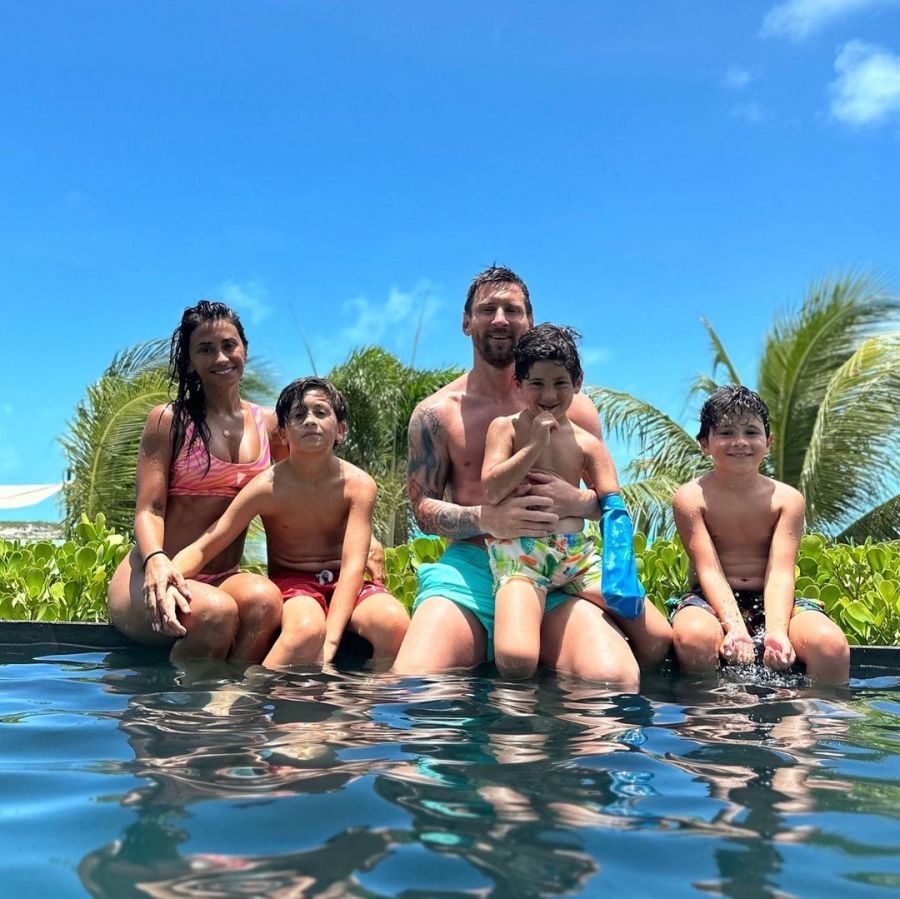El álbum de las vacaciones íntimas de Leo Messi y Antonela Roccuzzo con sus hijos