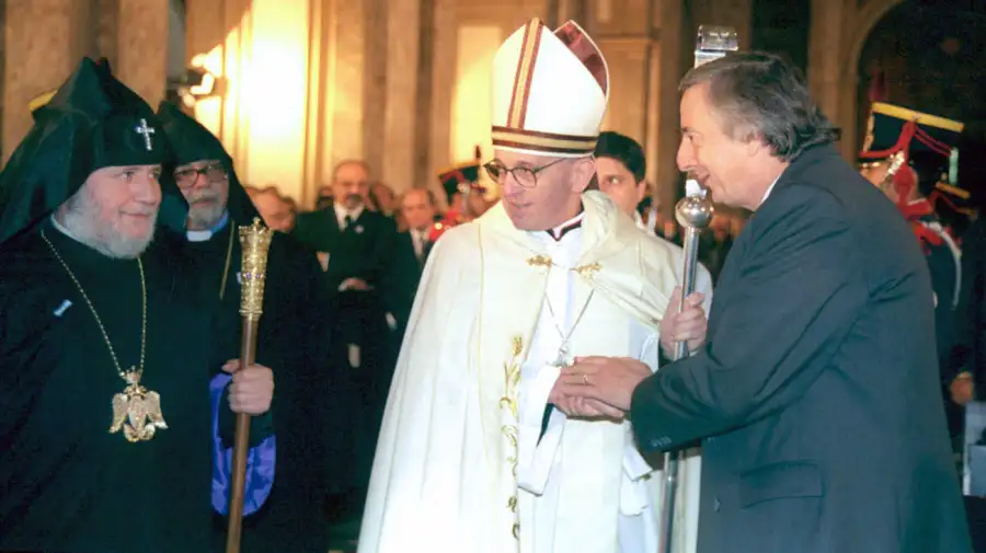 El presidente Nestor Kirchner y el Cardenal Jorge Bergoglio 20230711