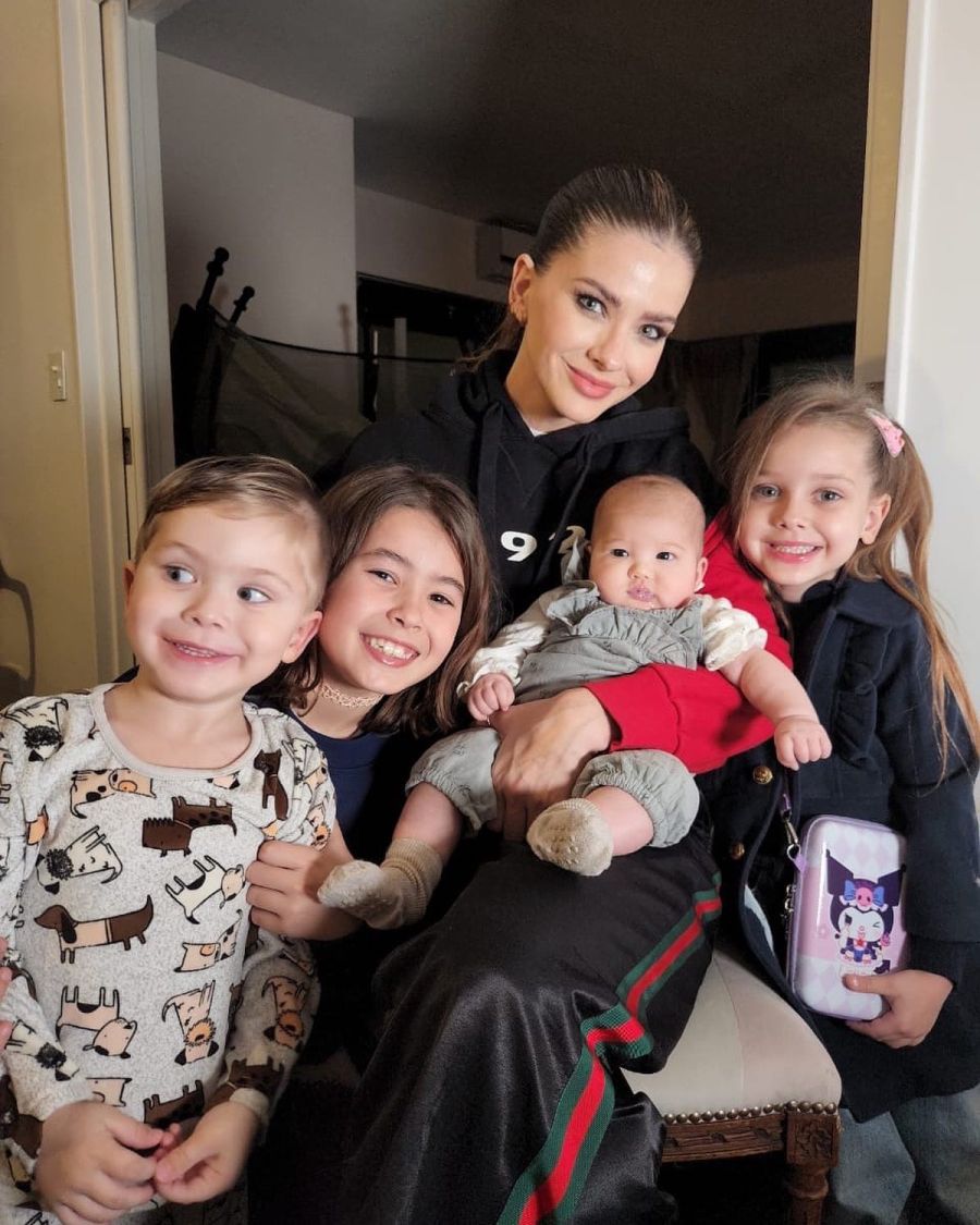 La China Suárez subió una tierna foto con su sobrina y sus hijos: 