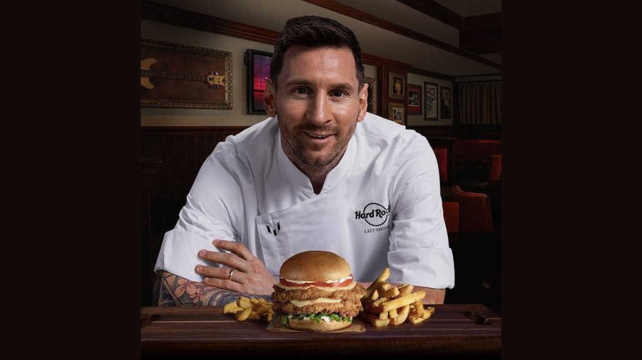 Messi con su nuevo sándwich de milanesa 20230712
